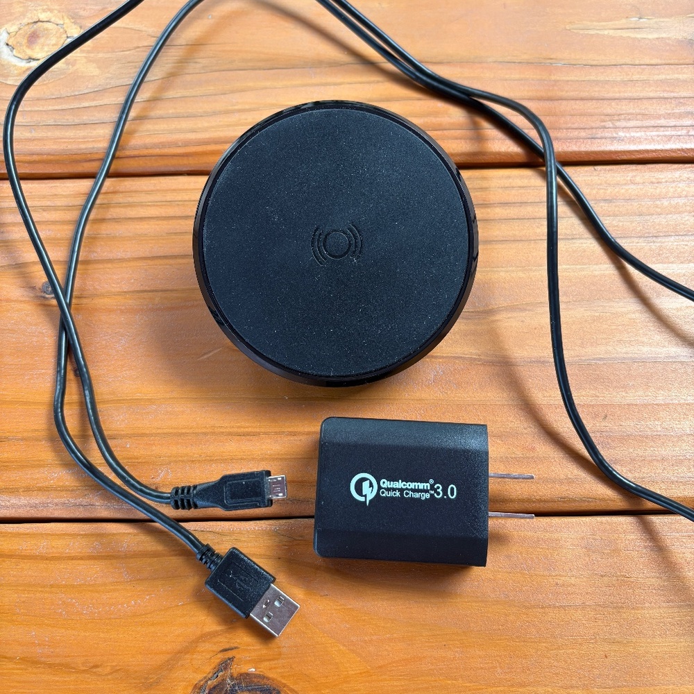 TYLT Wireless Fast Charge Pad QIFAST1COIL & Qualcomm Quick Charge 3.0 with Cord